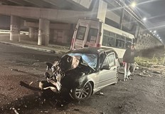 Лек автомобил се удари челно в микробус на Чепинско шосе