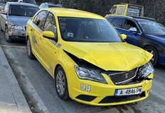 Три автомобила се удариха на главния път София ВарнаВерижна катастрофа