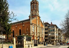 Петнайсет семейства изработиха впечатляващата композиция която проследява живота на ИсусТринайсетметров