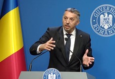 Даниел Давид хвърли оставка след масовите протести на учителитеРумънският министър