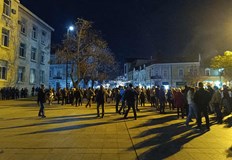 Граждани протестират пред Съдебната палата в РусеГраждански протест срещу проекта