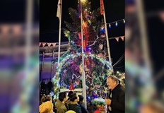 Богата програма и коледно настроение събраха жителите на кварталаКоледните светлини