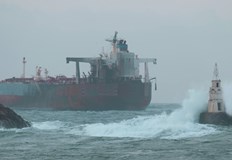 Басейнова дирекция тества водата за нефтопродукти и токсини между Созопол