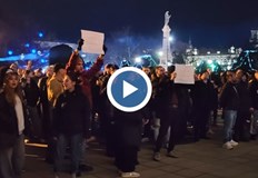 Скандирания Мутри вън и Долу Пеевски огласиха центъра на РусеГраждански