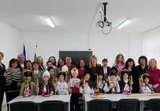 Учениците от ОУ Иван Вазов отправиха наричания за здраве и