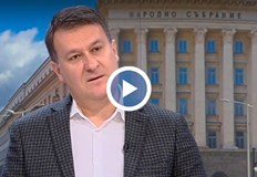 Протестите прераснаха в недоволство срещу модела на управлениеПравителството трудно ще