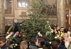 Децата получиха подаръци и благословия от Русенската митрополияПървокласници от ОУ