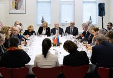 Държавният глава и вицепрезидентът разговаряха с дипломатите в посолството на