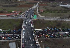 Над 14 пътни възела са блокирани движението към граничен пункт