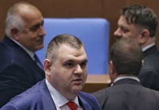 Историята се движи на цикли и властта започва да се