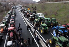 Превозвачи търпят огромни загуби опашките от тирове растат за седми