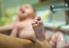 Публикацията Моето първо внуче донесе солена глоба на възрастна дамаБаба