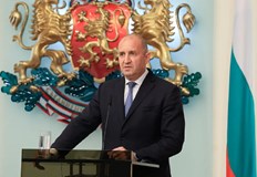 Държавният глава почете паметта на автора на емблематичната песен Една