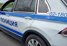 Двамата насилствено качили мъжа в кола за да го върнат