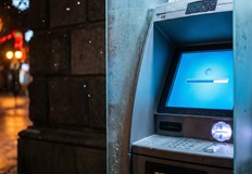 Инкасото не смогва да изпразни устройствата заради масовото внасяне на