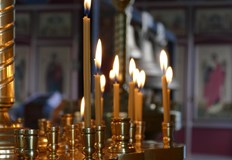 Вярващите се молят за изцеление на болни деца и закрила