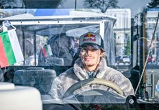 Младият пилот от Формула 3 и кметът на столицата споделиха