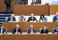Депутатите обсъждат и първите бюджети в евро за 2026 годинаВ