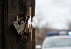 Полицията в Бяла разследва взломна кражба на техника и зимнина