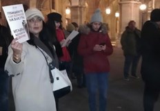 Около 100 души се събраха пред Операта с искания за