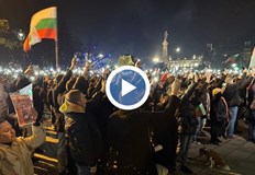 Хората са гневни заради разпределението на държавните пари към олигарсиСтотици