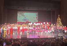 Богата програма и много настроение белязаха празничната вечерВсички формации на