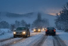 Температурите паднаха до минус 4 градуса мъгла затруднява видимостта на