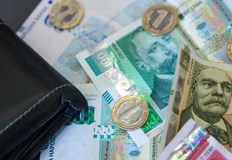 Само две области се доближават до 90 от средното възнаграждение