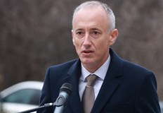 Министърът на образованието определи съвпадението като случайно и защити промените