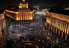 Арогантността на властта засяга човешкото достойнство и поражда гнявПолитическата арогантност