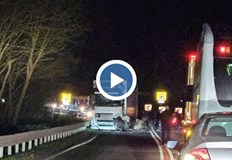 Пътят остава затворен за часове пренасочват трафика през ДебелецТежка катастрофа