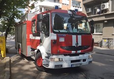 Два автомобила изгоряха напълно в квартал Дружба 3 а силен