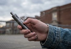 63 от учениците си купуват цигари без проверка на лична