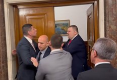 Депутатът твърди че версията за руски отряд убийци е измислицаСъпредседателят