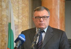 Политологът вижда историческо проклятие в падането на правителствата точно преди