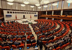 Единият заподозрян е в ареста петима души от кухненския персонал