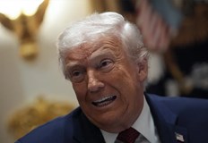 Архивът съдържа кадри на президента с шест жени и бившия