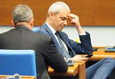 Всеки десети народен представител е санкциониран за език или поведение