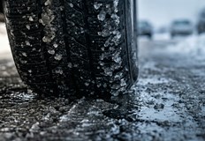 Шофьорите да внимават за поледици по усойните местаПътната обстановка в