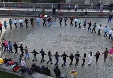 Клуб Нашенци съчета български и румънски ритми пред замъка на