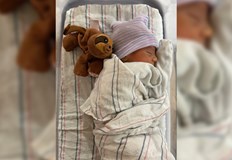 Световноизвестната двойка сподели първа снимка на новороденото в социалните мрежиСветовноизвестният