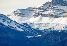 Вчера спасители са помогнали на жена която е пострадала напът