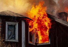 Печка на твърдо гориво вероятно е причинила инцидента огнеборци спасиха