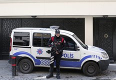 Издирват певеца Юсуф Гюней и актрисата Мелиса Дьонгел откриха канабис