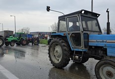 Трафикът на камиони през Кулата и Илинден е спрян до