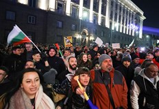 Протестиращите следят промените в Изборния кодекс и настояват за честни