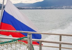 Плавателният съд е акостирал в шведски води заради проблеми с