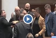 Физическият сблъсък между депутатите от МЕЧ и ДПС Ново начало