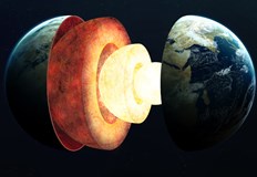 Желязото в центъра на планетата е твърдо но леките елементи