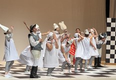 Над 30 млади таланти представиха мюзикъла Алис в страната на